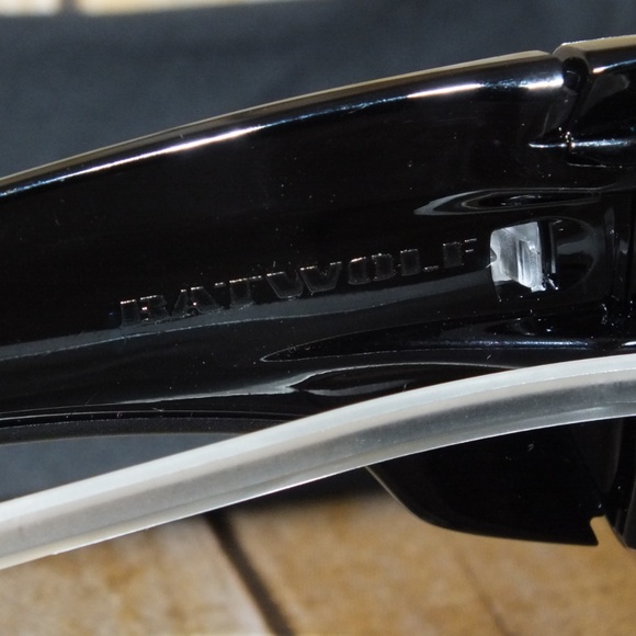 New Oakley Batwolf Sunglasses Polished Black Grey - Picture 5 of 7
